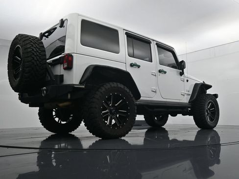 Used 2017 Jeep Wrangler Unlimited Sahara w/ Max Tow Package AWD/4WD image 37