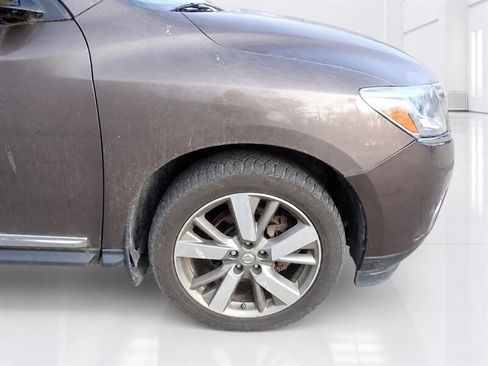 Used 2015 Nissan Pathfinder Platinum w/ Family Entertainment Package AWD/4WD image 10