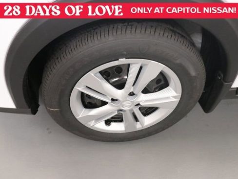 New 2025 Nissan Kicks Play S image 6