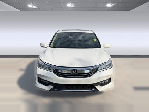 Used 2017 Honda Accord Touring image 6