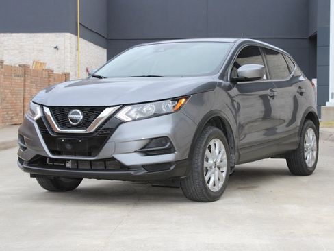 Used 2022 Nissan Rogue Sport S image 2