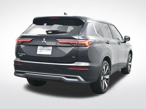 Used 2025 Mitsubishi Outlander SE image 6