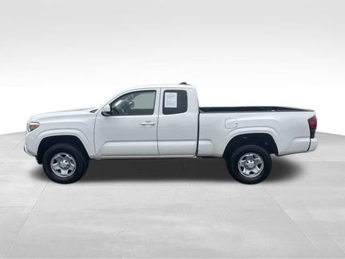 Used 2022 Toyota Tacoma SR w/ SR Convenience Package RWD image 2