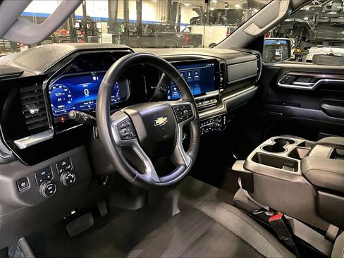 Used 2023 Chevrolet Silverado 1500 LT AWD/4WD image 8