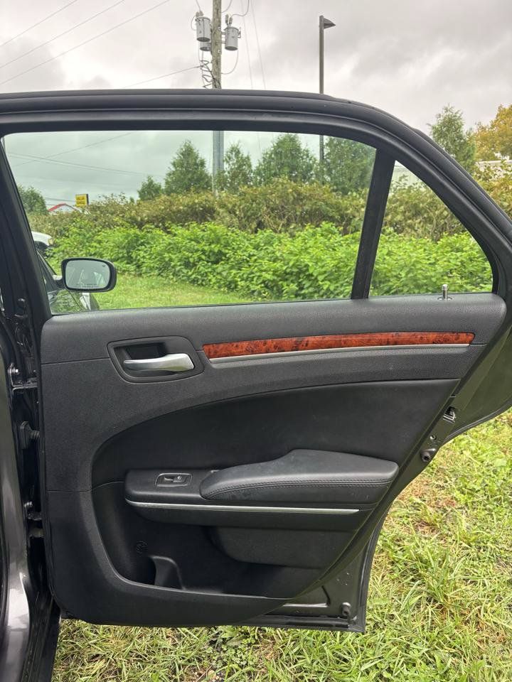 Used 2014 Chrysler 300 RWD image 23