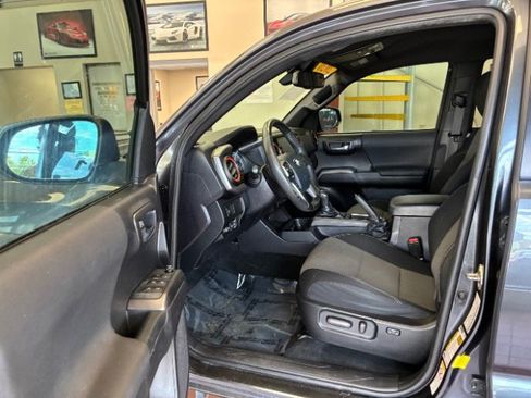 Used 2020 Toyota Tacoma TRD Sport  Medium Bed image 11