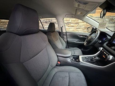 Used 2020 Toyota RAV4 XLE image 15