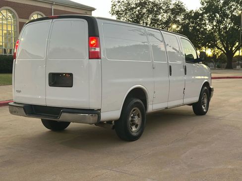 Used 2017 Chevrolet Express 2500 image 5