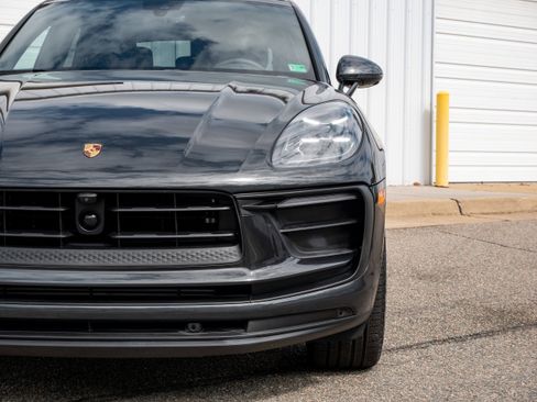 Used 2024 Porsche Macan image 12