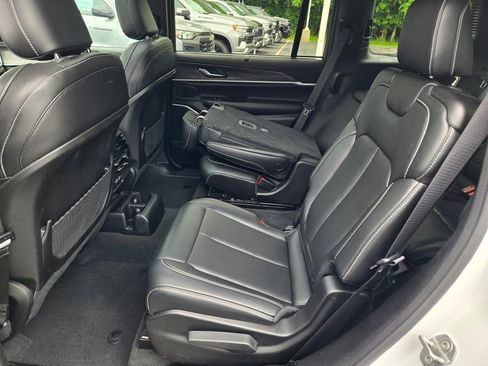 Used 2025 Jeep Grand Cherokee L Limited w/ Luxury Tech Group II AWD/4WD image 19