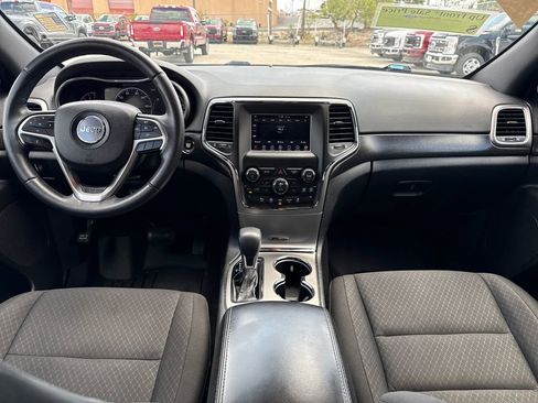 Used 2018 Jeep Grand Cherokee Laredo image 5