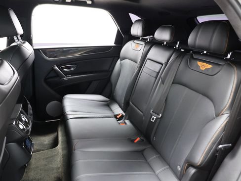 Used 2019 Bentley Bentayga image 3