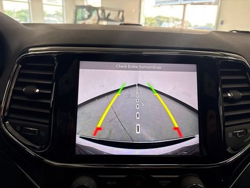 Used 2019 Jeep Grand Cherokee Limited AWD/4WD image 38