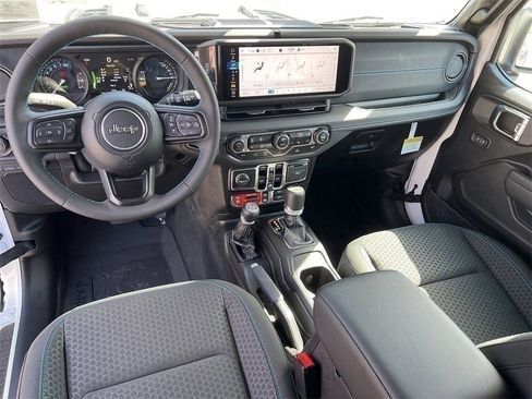 New 2025 Jeep Wrangler Unlimited Rubicon 4xe w/ Technology Group AWD/4WD image 11