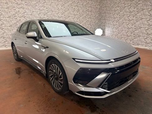 New 2026 Hyundai Sonata Limited FWD image 9
