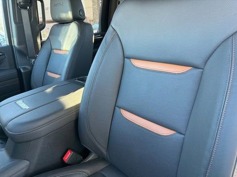 Used 2025 GMC Sierra 2500 AT4 image 23