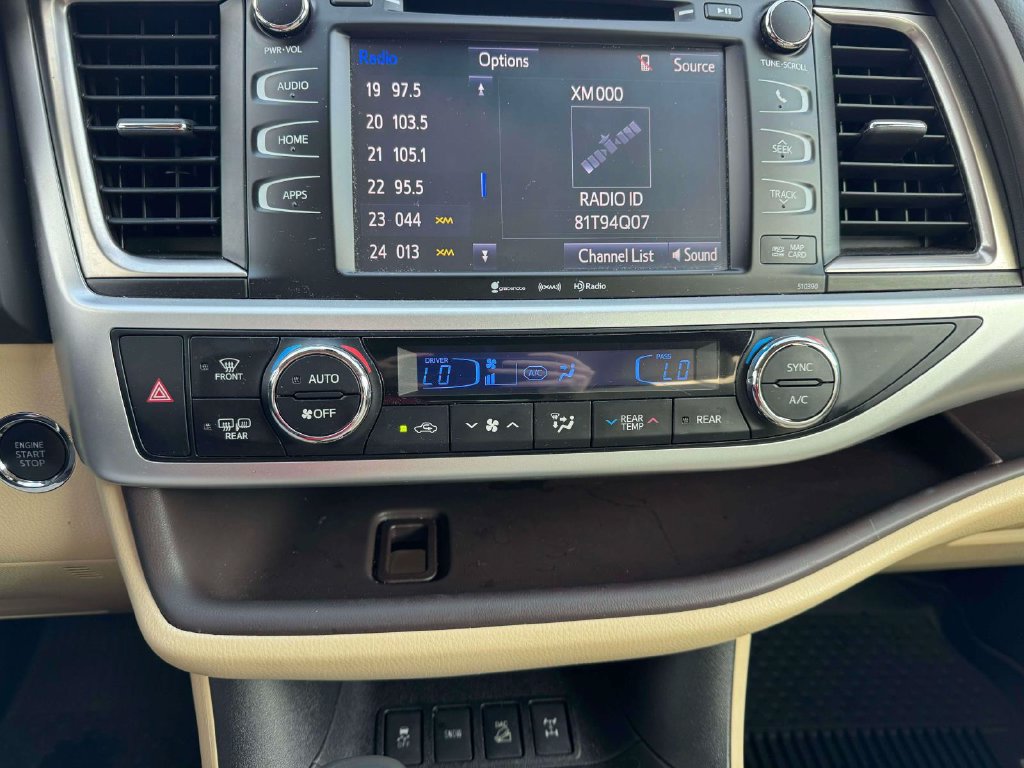 Used 2019 Toyota Highlander XLE AWD/4WD image 31