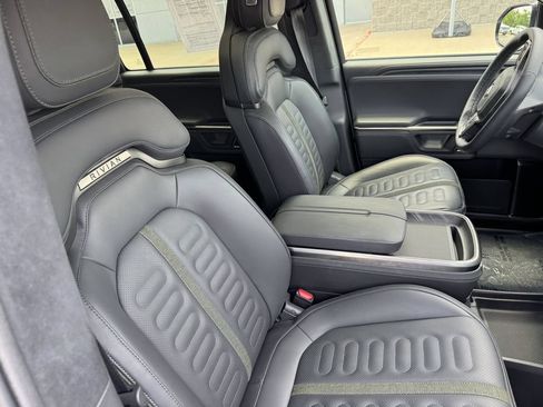 Used 2024 Rivian R1S Adventure AWD/4WD image 31