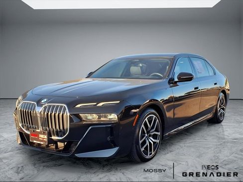 Used 2024 BMW 740i image 3