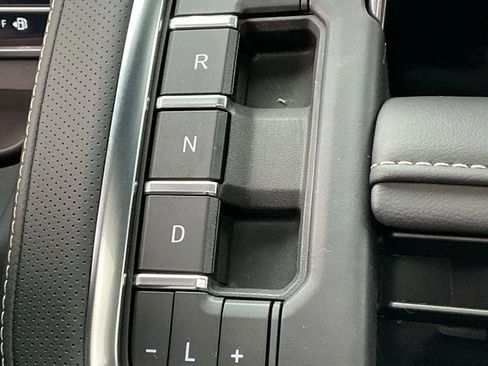 Used 2023 GMC Yukon SLT w/ SLT Luxury Package image 44