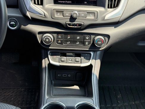 Used 2024 GMC Terrain SLE AWD/4WD image 14