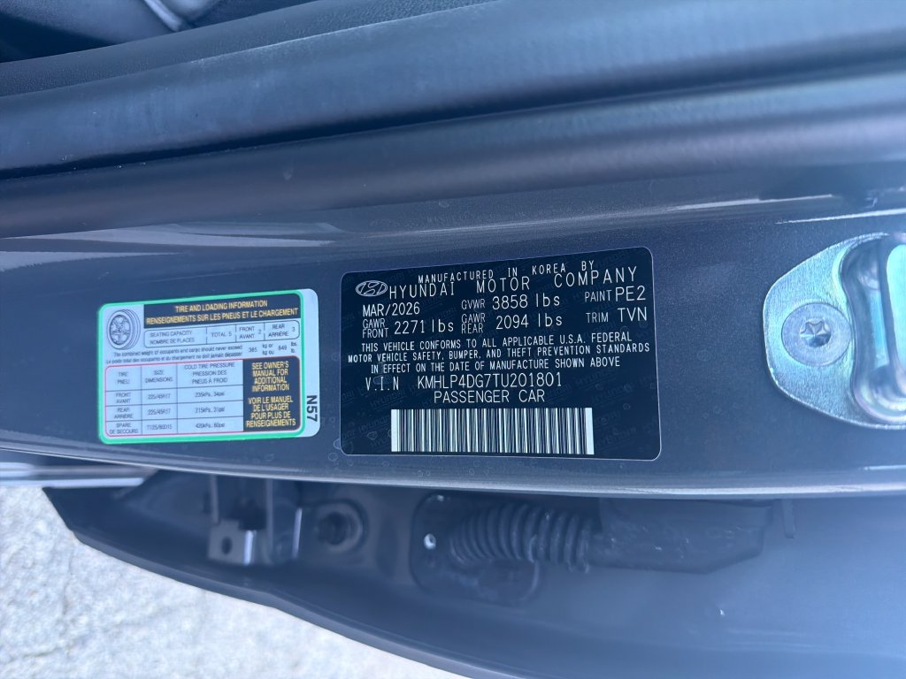 Used 2026 Hyundai Elantra Limited FWD image 25
