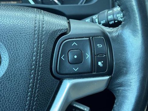Used 2015 Toyota Highlander XLE AWD/4WD image 29
