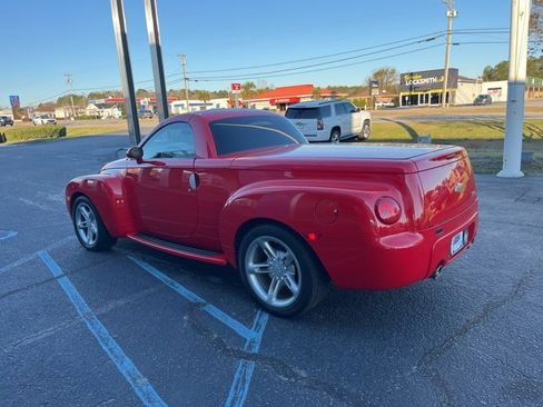 Used 2005 Chevrolet SSR w/ Preferred Equipment Group image 37
