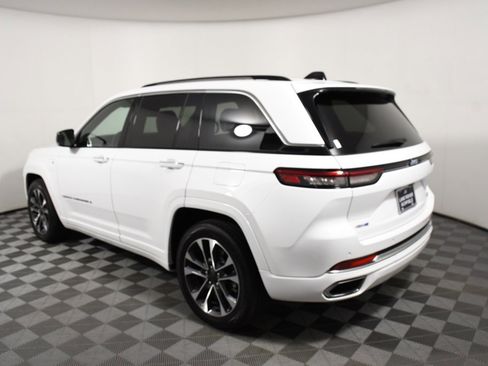 Used 2023 Jeep Grand Cherokee Overland image 3