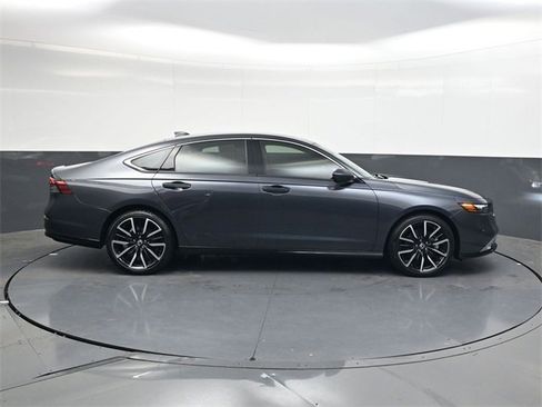 Used 2025 Honda Accord Touring image 3