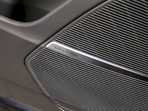 Used 2024 Audi Q8 Prestige image 26