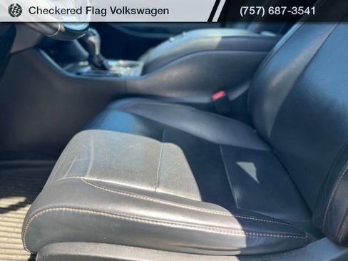 Used 2019 Toyota Highlander XLE AWD/4WD image 23