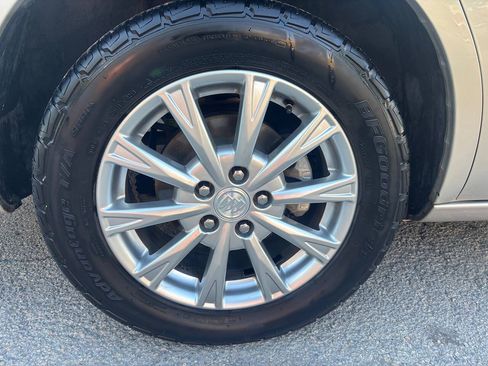 Used 2009 Buick Lucerne CXL w/ Driver Confidence Package FWD image 17