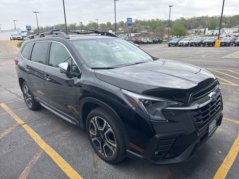 Used 2023 Subaru Ascent Limited w/ Technology Package image 1