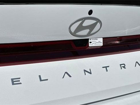 Certified 2025 Hyundai Elantra Sport image 27