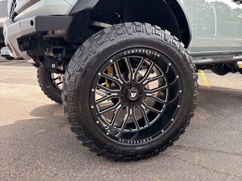 Used 2022 Ford Bronco Black Diamond w/ Sasquatch Package AWD/4WD image 2