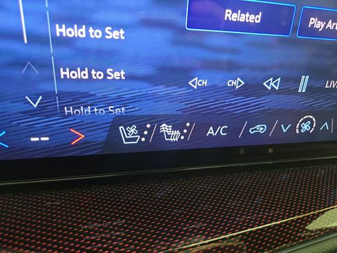 Certified 2025 Chevrolet Traverse RS w/ LPO, Floor Liner Package image 29