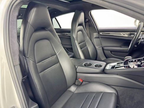 Used 2022 Porsche Panamera Turbo S w/ Premium Package image 43