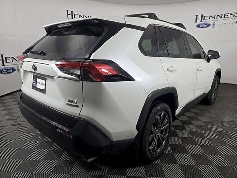 Used 2022 Toyota RAV4 XLE Premium AWD/4WD image 5