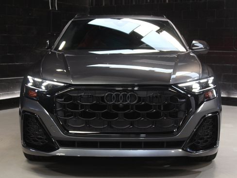 Used 2024 Audi SQ8 Prestige AWD/4WD image 9