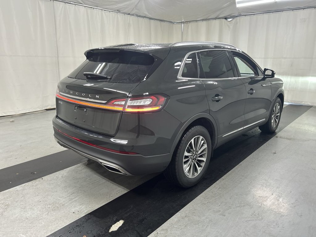 Used 2022 Lincoln Nautilus AWD w/ Premium Package image 2