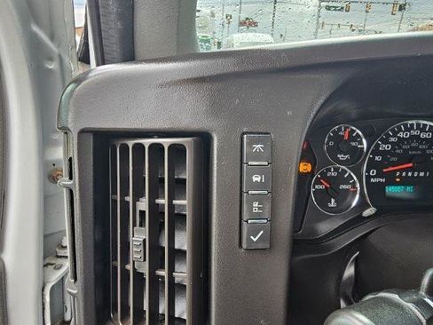 Used 2017 Chevrolet Express 2500 RWD image 12