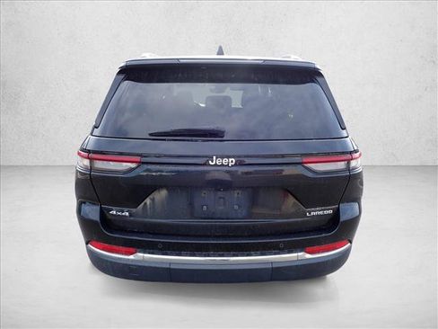 Used 2024 Jeep Grand Cherokee Laredo AWD/4WD image 3