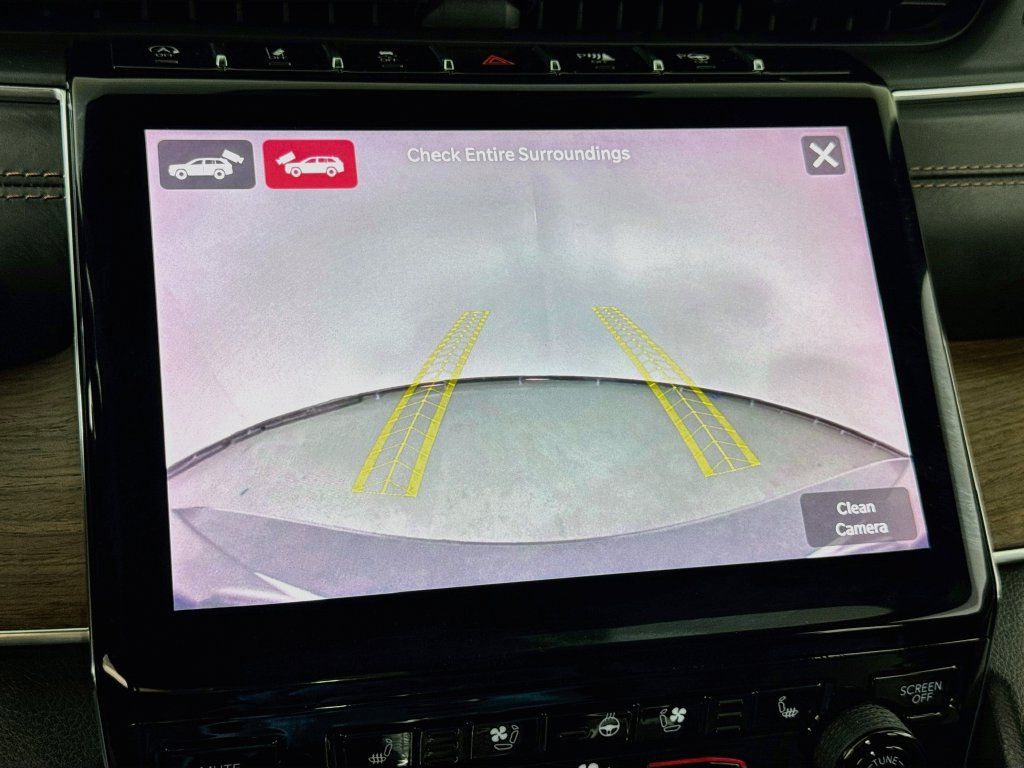 Used 2022 Jeep Grand Cherokee Summit w/ Luxury Tech Group V AWD/4WD image 39