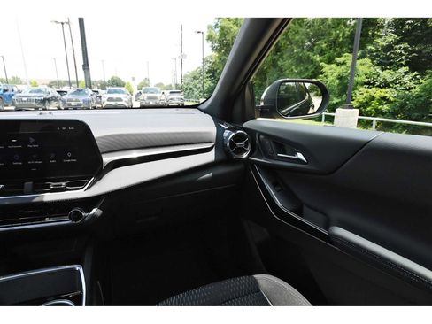 Used 2026 Chevrolet Equinox LT FWD image 8
