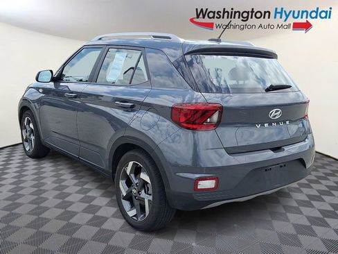 Used 2026 Hyundai Venue SEL FWD image 4