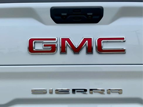 New 2026 GMC Sierra 1500 SLT w/ SLT Convenience Package image 25