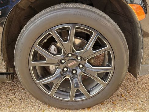 Used 2023 GMC Yukon Denali w/ Denali Reserve Package image 7