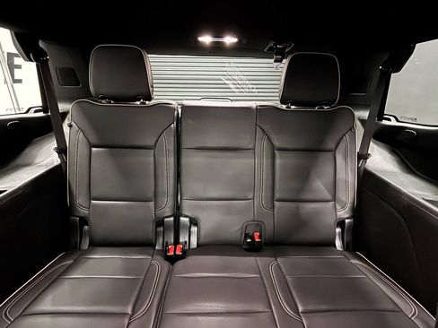 Used 2023 GMC Yukon SLT w/ SLT Premium Package AWD/4WD image 29