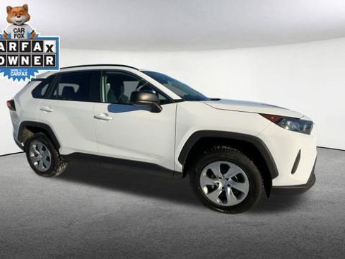 Used 2021 Toyota RAV4 LE image 2